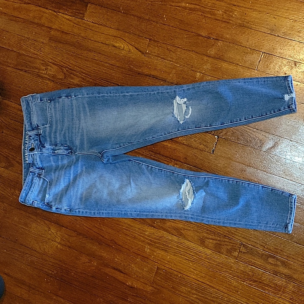 American Eagle The Dream Jean distressed jeggings.